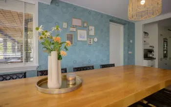 Eettafel de meidoorn met decoratie