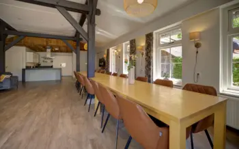 Lange eettafels in de Linde