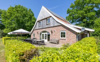 Zomerterras Eik vanaf speelveld