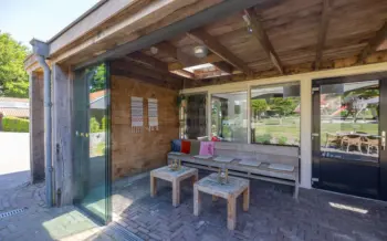 Lage zithoek veranda de Beuk