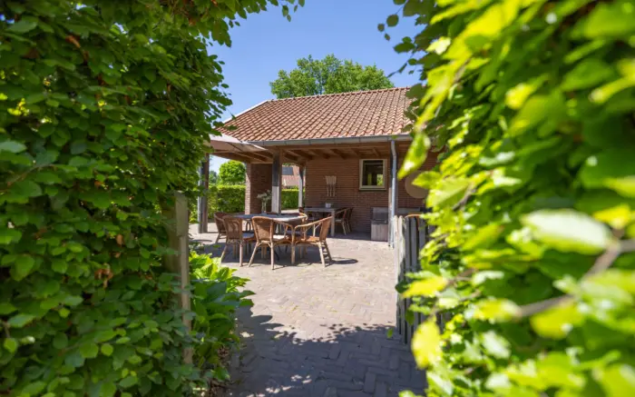 Doorkijk naar terras Linde