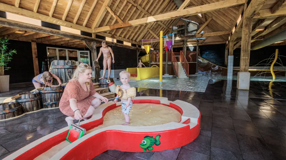 Overdekte waterspeeltuin familiecamping kaps overijssel