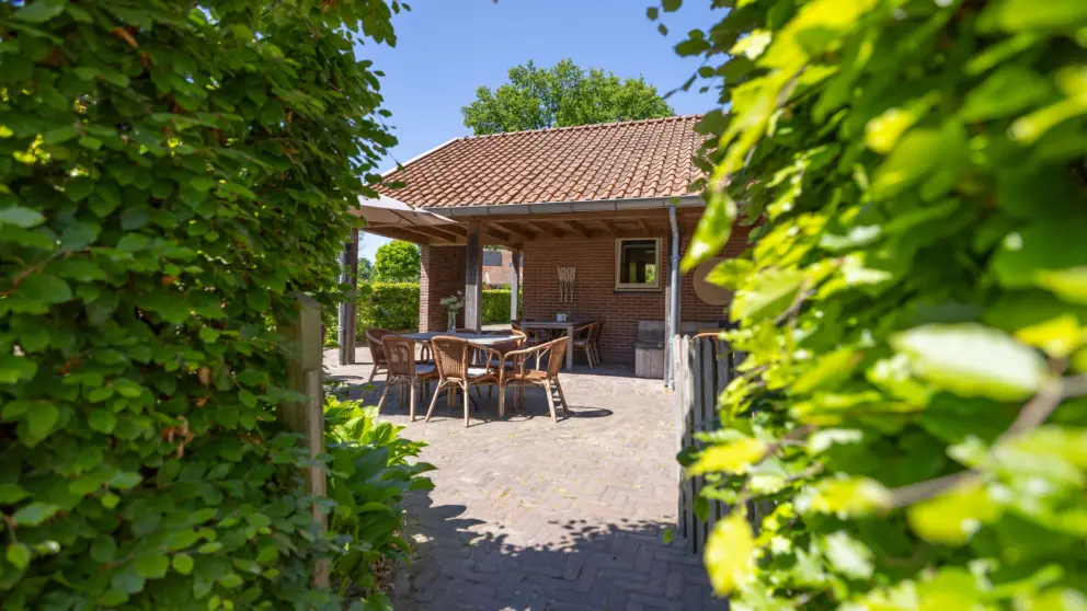Doorkijk naar terras Linde