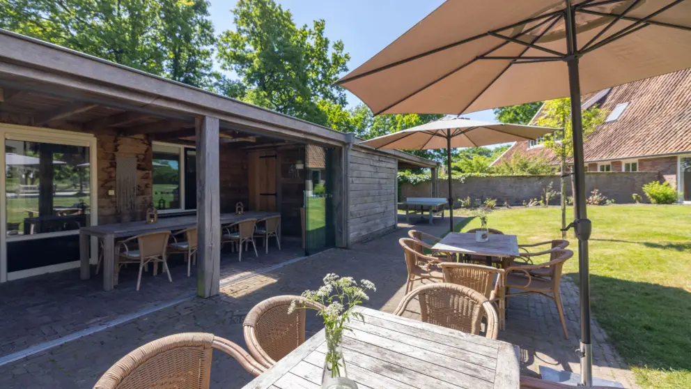 Terras de Beuk met tafeltennistafel
