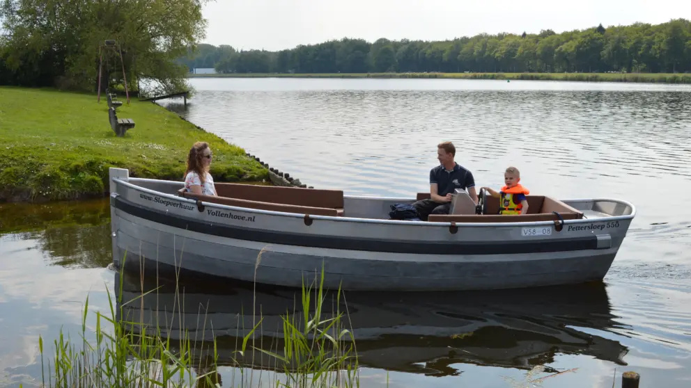 Elektrische sloep voor 8/10 personen. 3 Sloepen aanwezig.